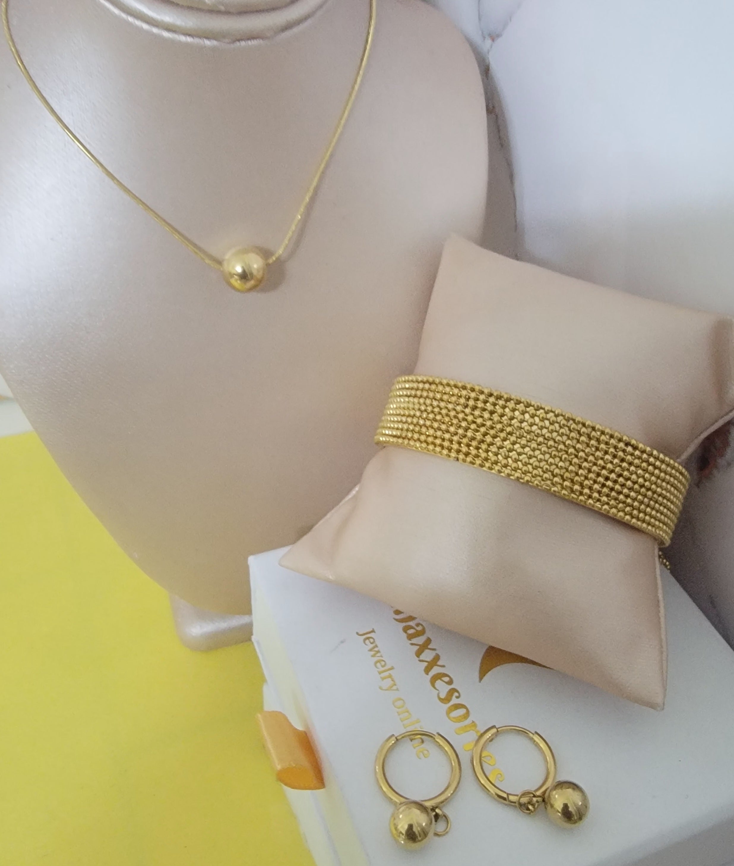 Mary set