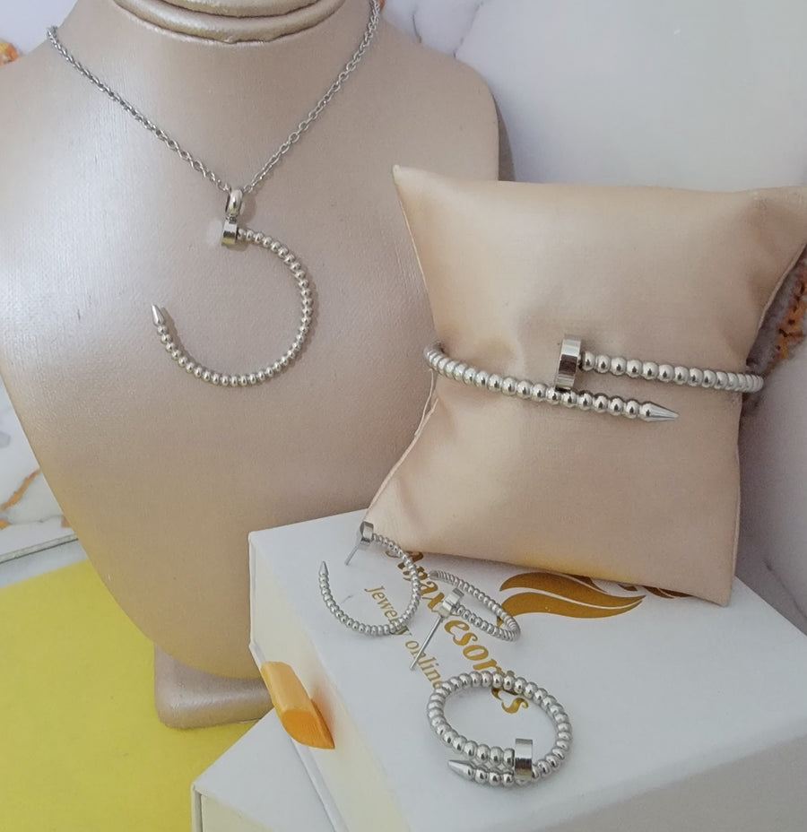 Silvery nail set