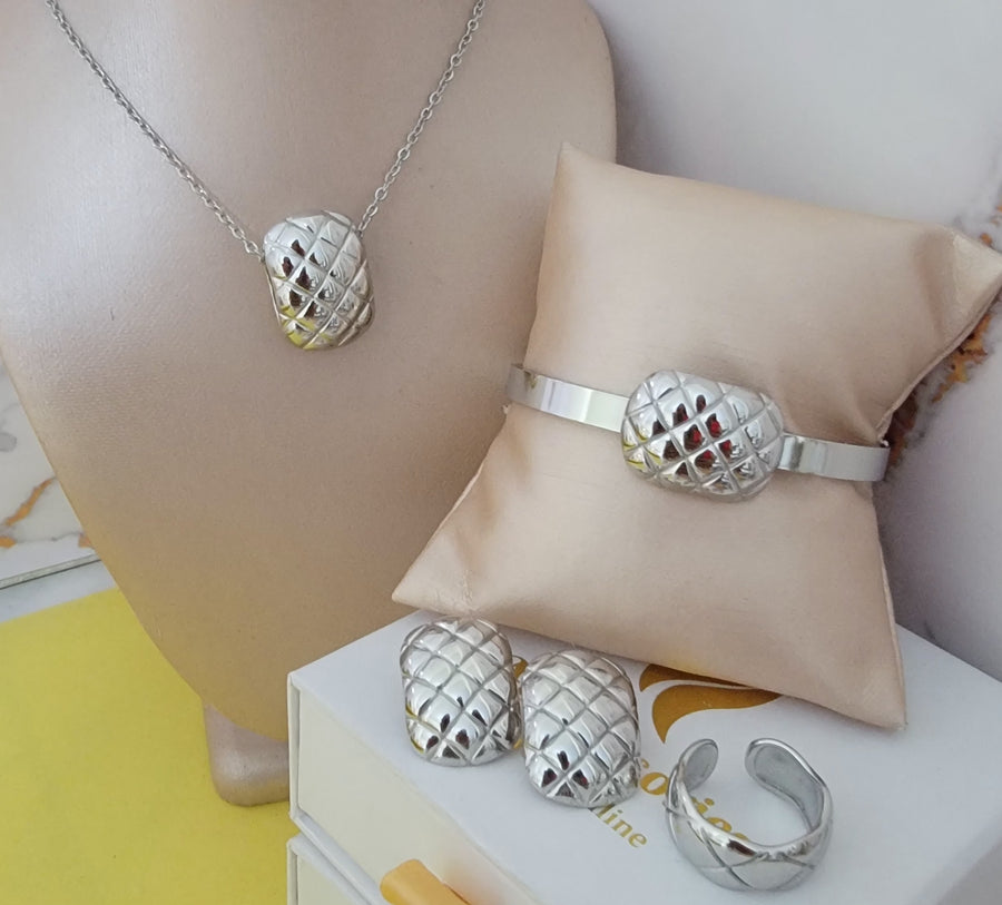 Silvery set