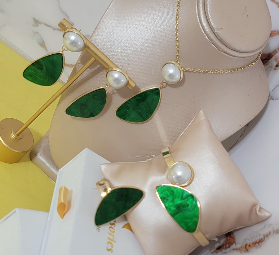Green pearl set