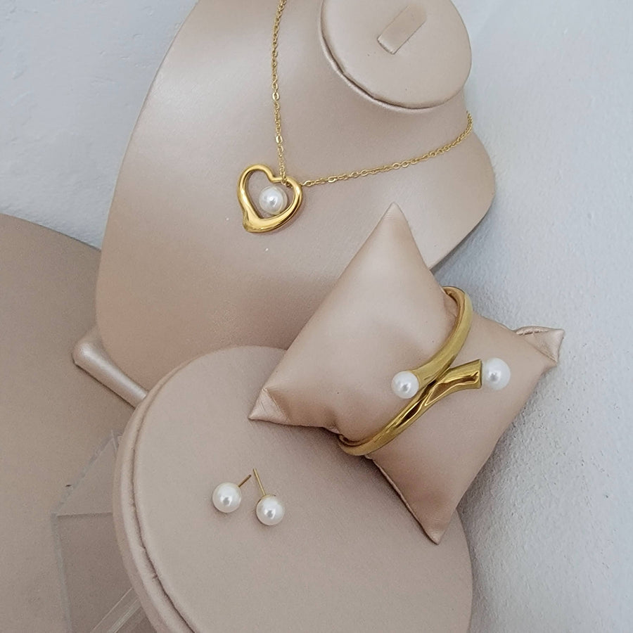 Golden pearl set