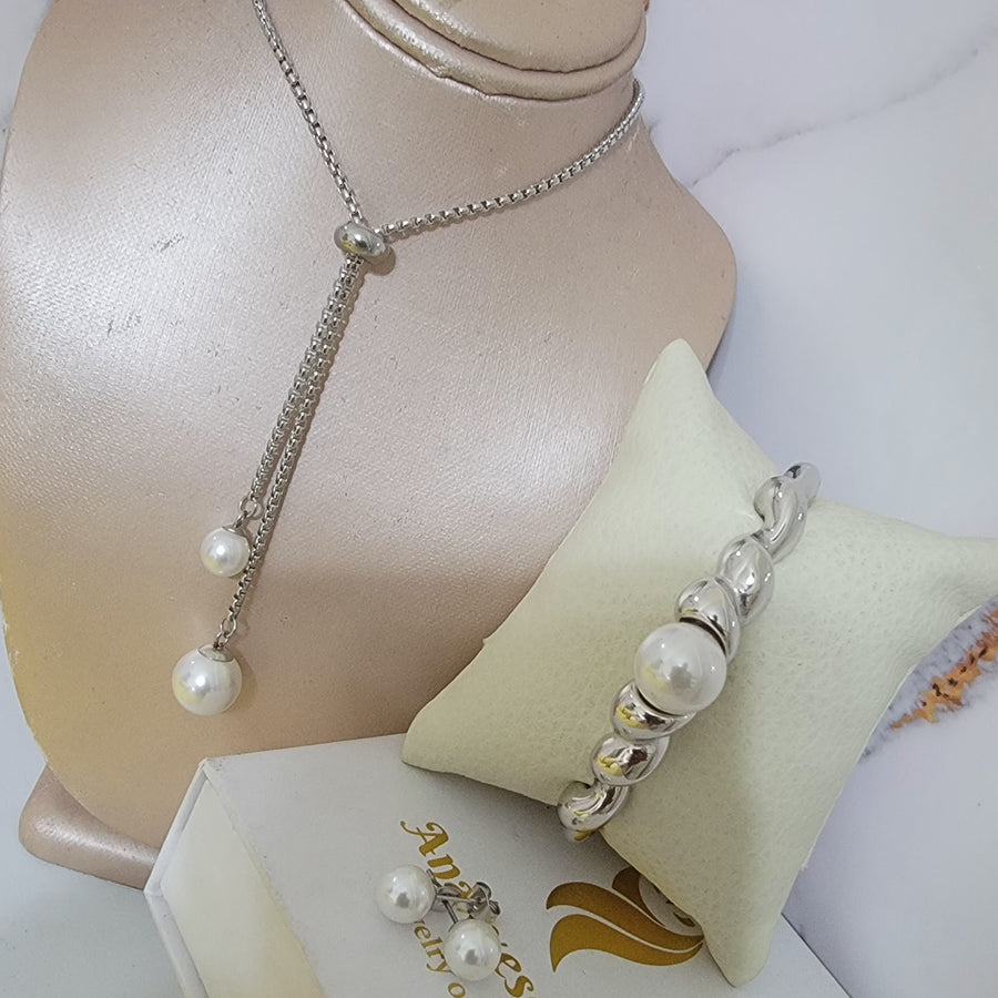 Silvery pearl set