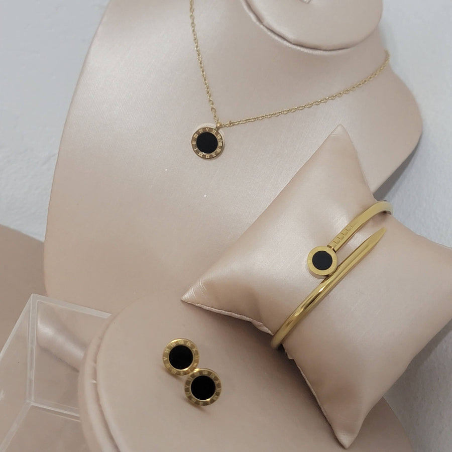 Golden nail set