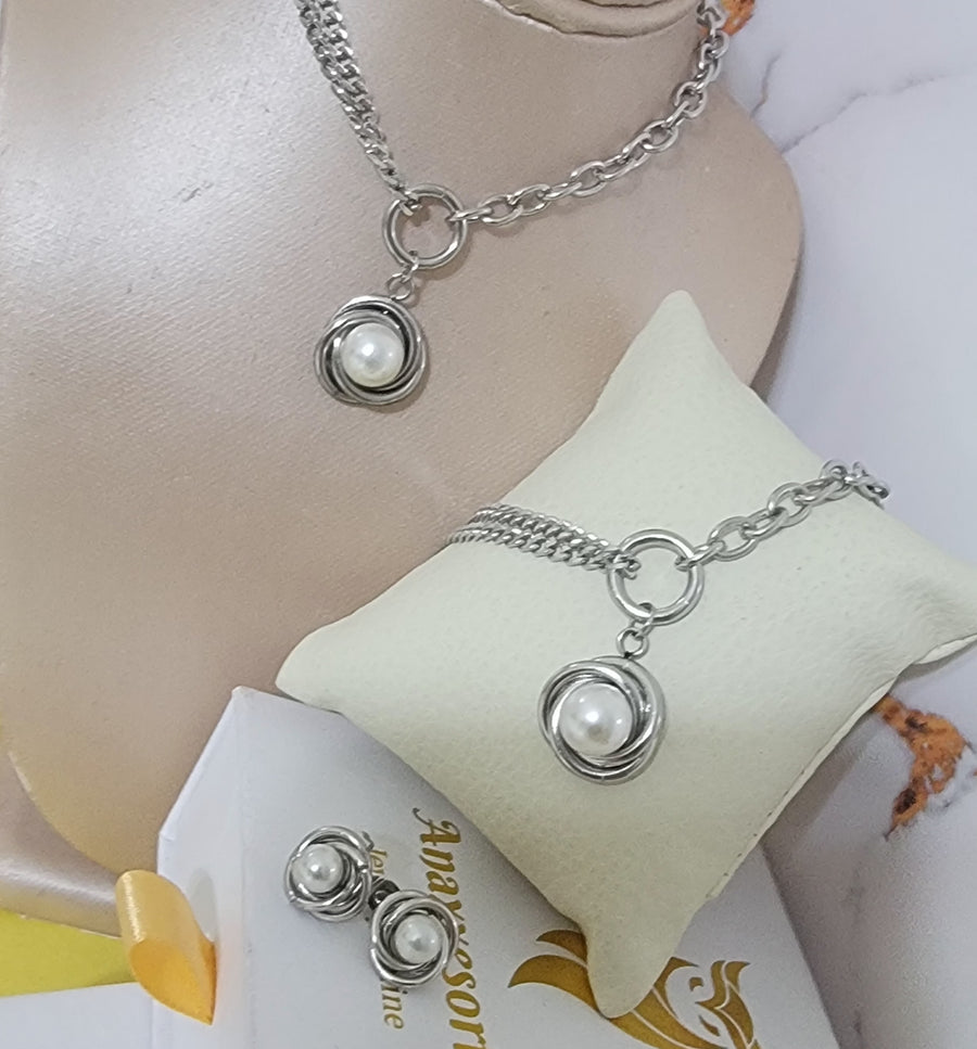 Silvery pearl set