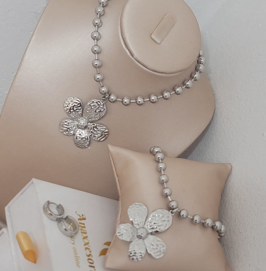 Silvery flower set