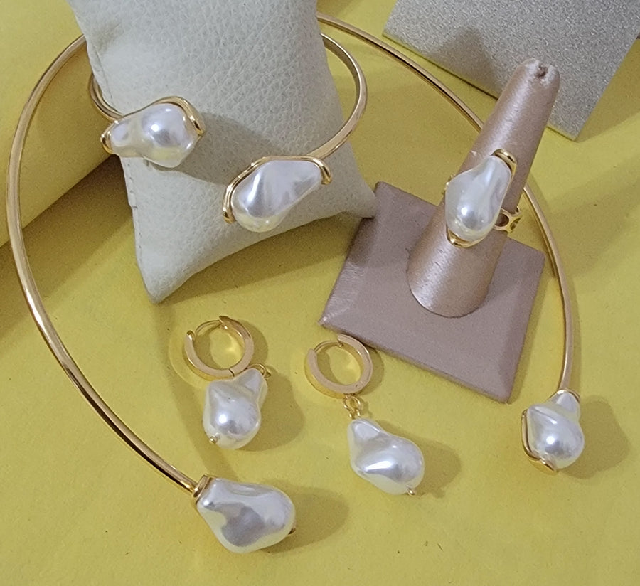 Golden pearl set