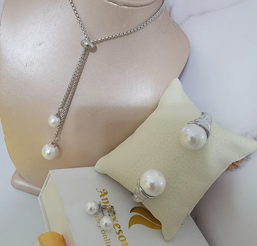 Silvery pearl set