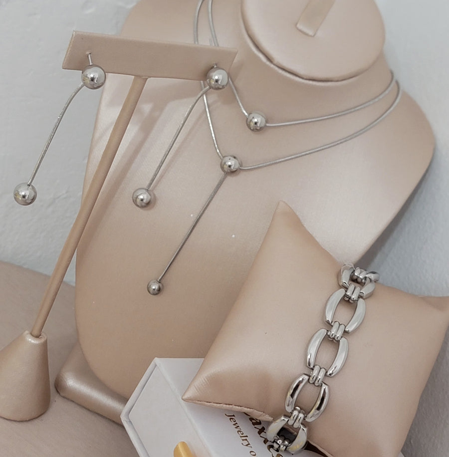 Silvery bead